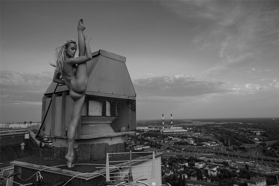 На крыше дома