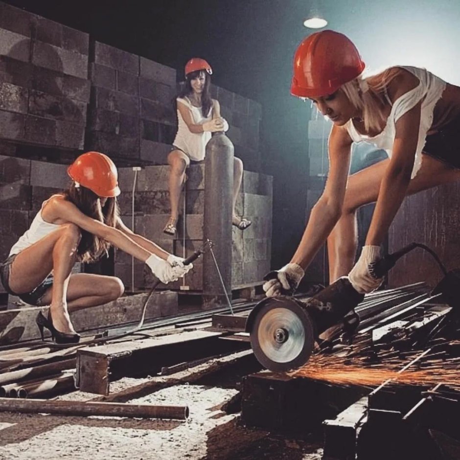 Девушка на заводе