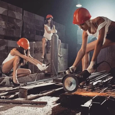 Девушка на заводе