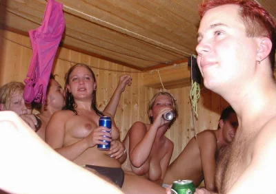 Корпоратив в бане голышом