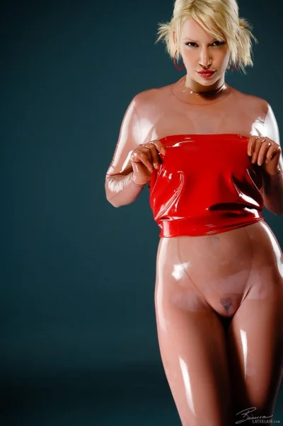 Девки в прозрачном латексе