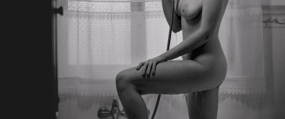 Девушка в душ