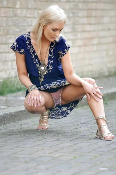 Девушка засветила трусики