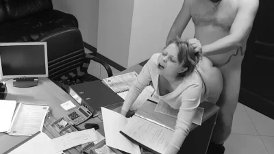 В офисе порно