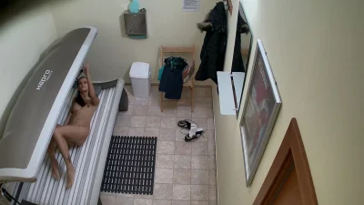 Скрытая камера в солярии