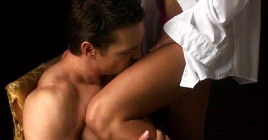 Эротический поцелуй ножек