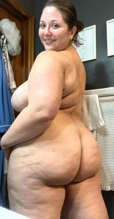 Толстая женщина голая