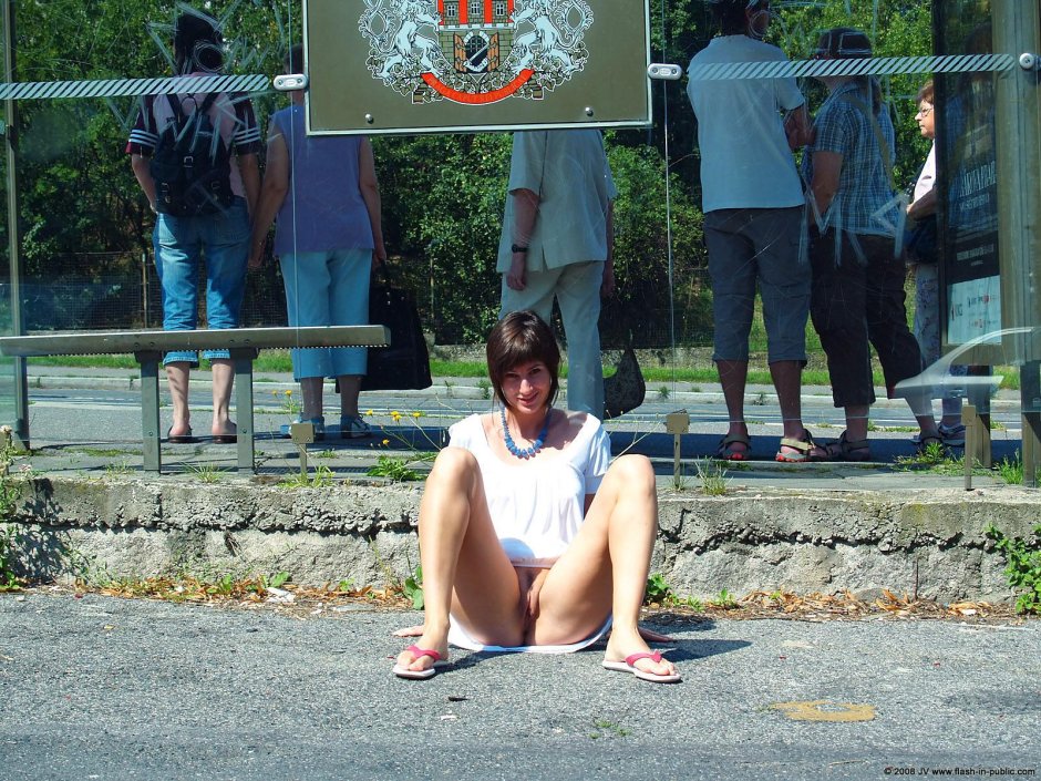 Эксгибиционистка маленькая