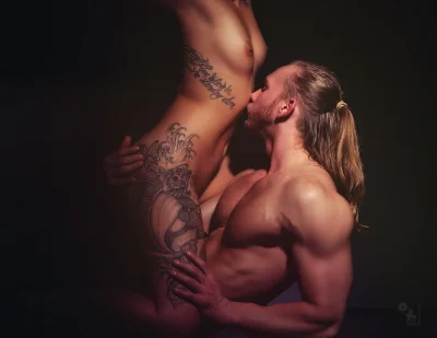 Эротика парень с девушкой