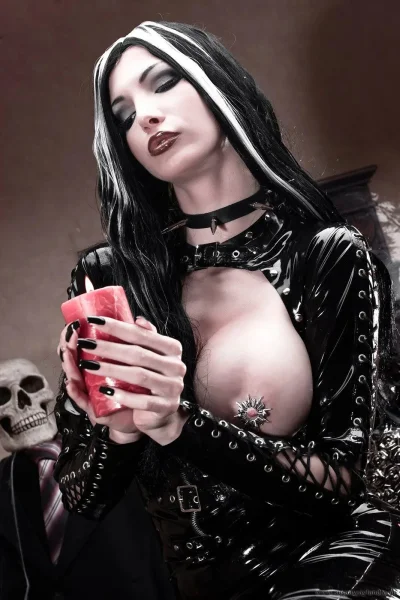 Голые готки