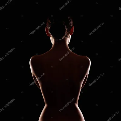 Силуэт девушки со спины