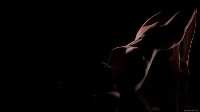 Женский силуэт на темном фоне