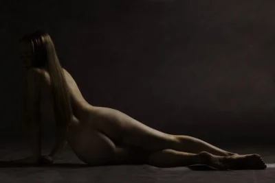 Студийные голые женщины