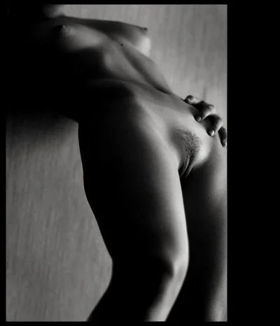 Красивое черно белое ню