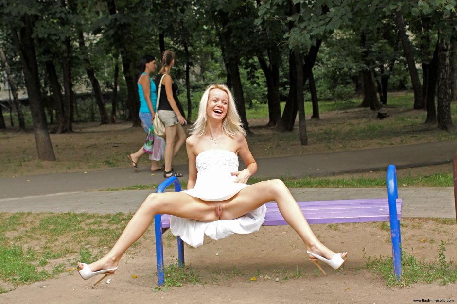 Блондинка худая