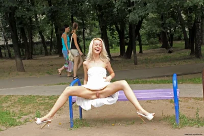 Блондинка худая