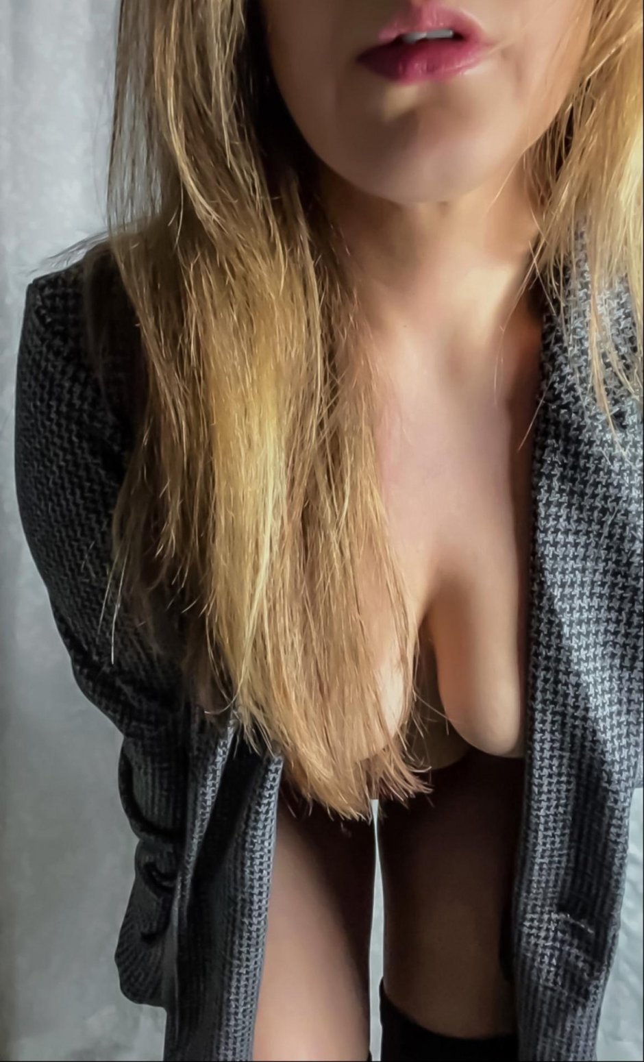 Девушка без лифчик