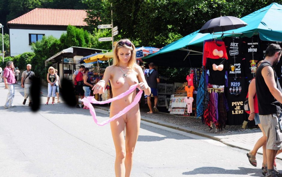 Топлесс в общественных местах