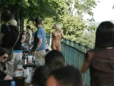 Случайные обнажения в публичных местах