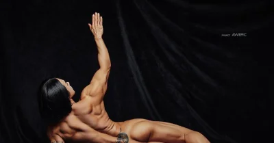 Голий девушка бодибилдинг