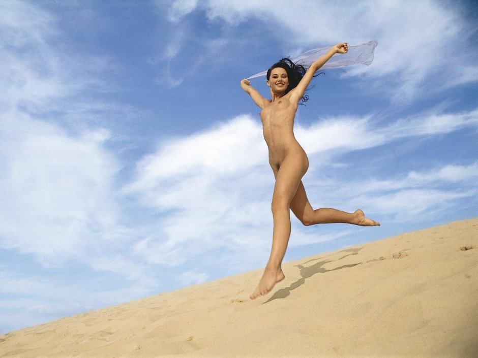 Женщина в пустыне