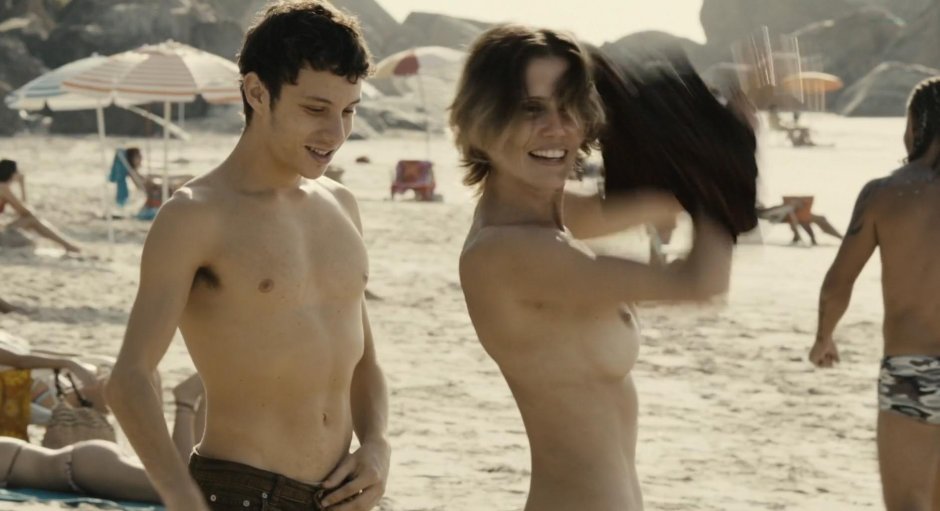 Сцена кортни итон голая