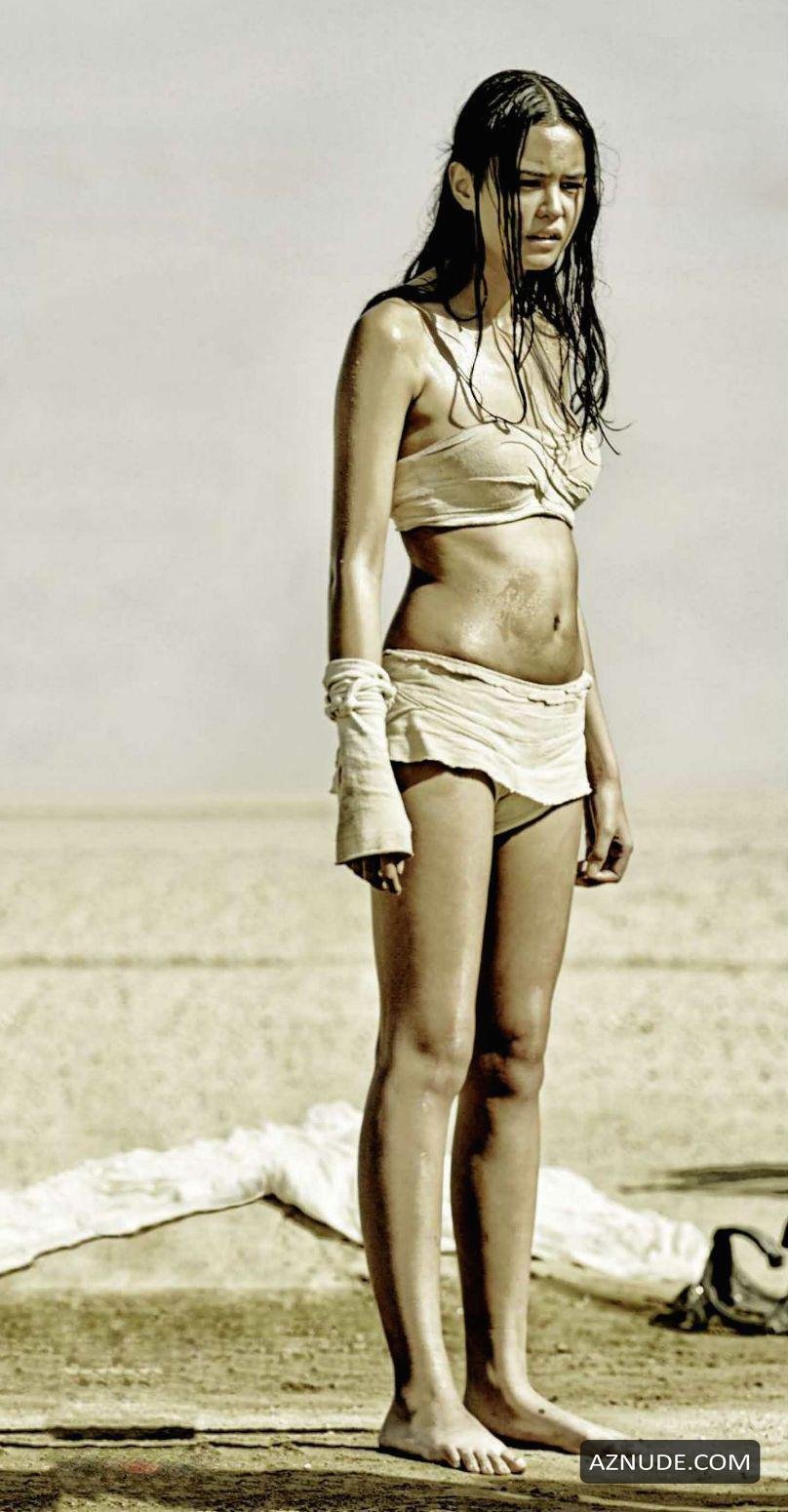 Кортни итон безумный макс