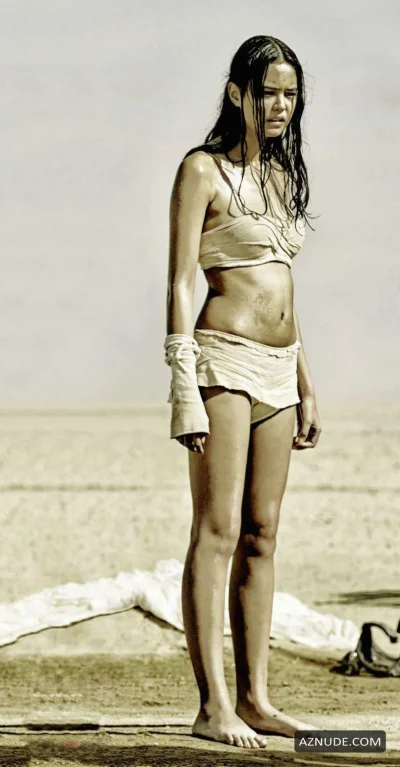 Кортни итон безумный макс