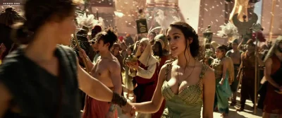 Кортни итон боги египта грудь