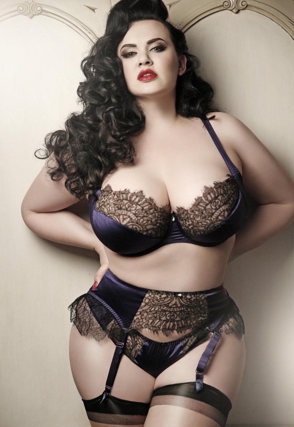 Полные девушки с большой грудью в нижнем белье