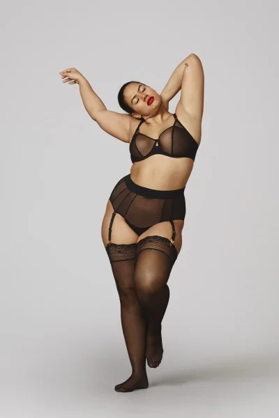 Модель плюс-сайз карла джеймс