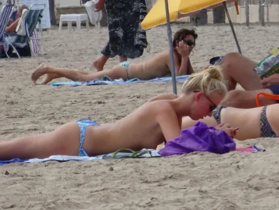 Пляж топлес