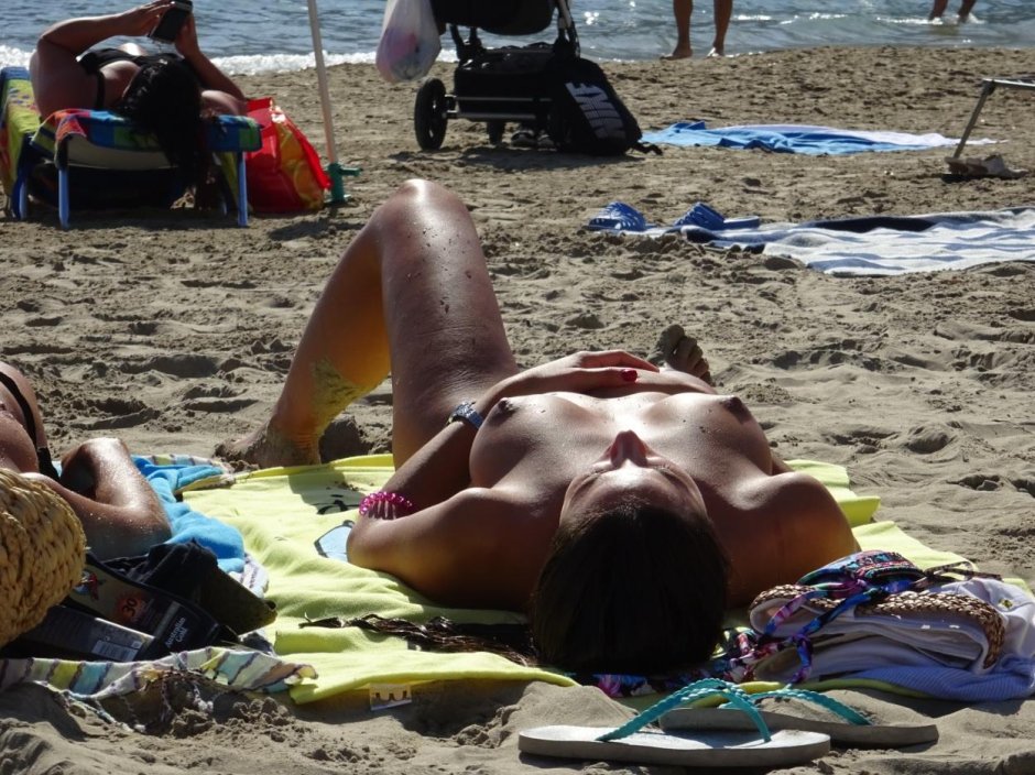 Топлесс пляж