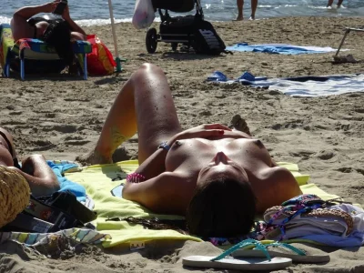 Топлесс пляж