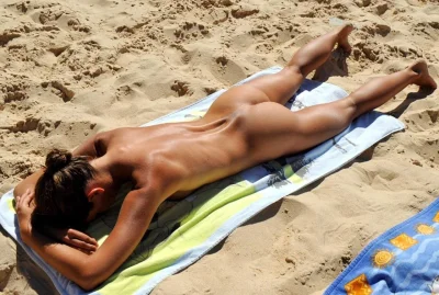 Загораем голышом