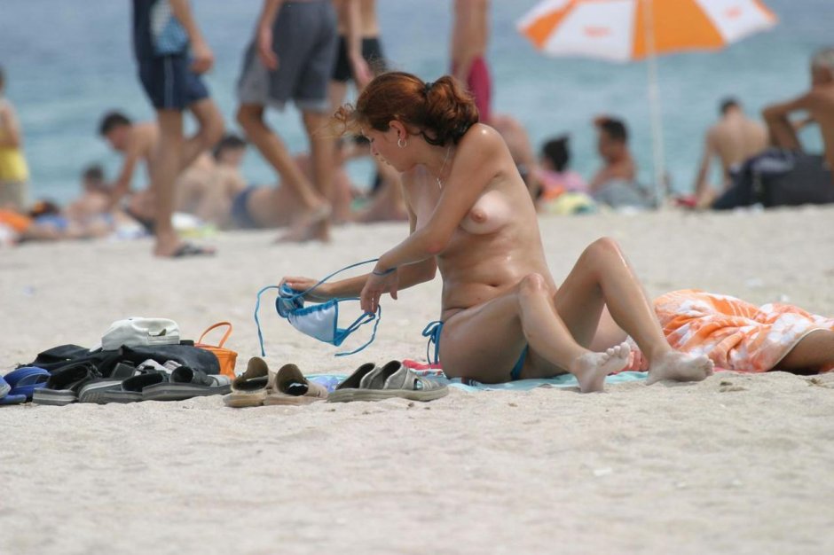 На нудистском пляже