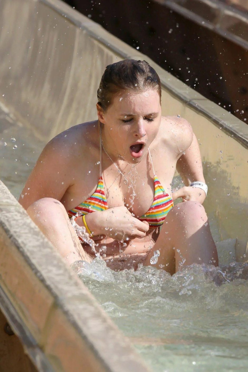 Девушка в аквапарке