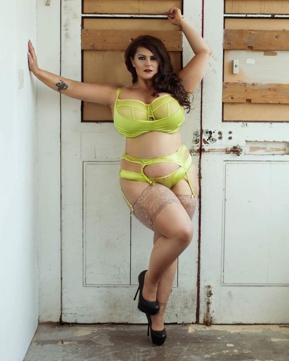 С пышными формами