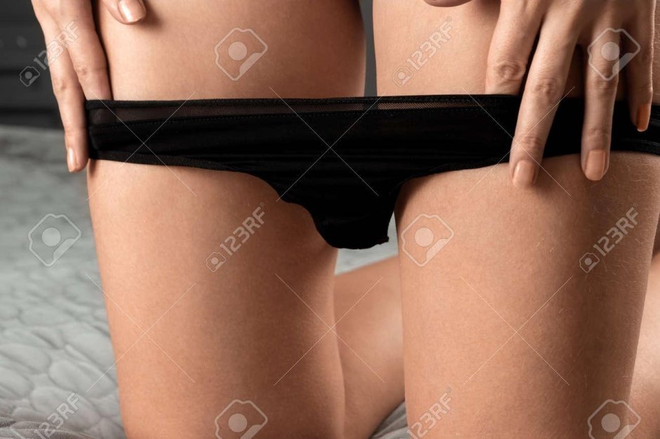 Женщины в трусиках