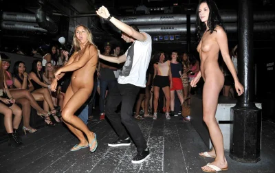 Девушки отрываются