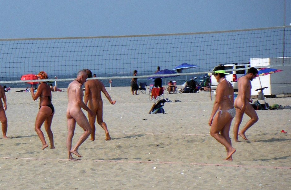 Пляжный волейбол без трусов