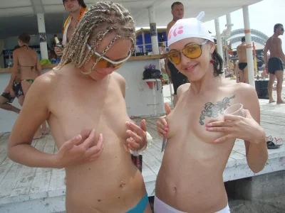 Казантип девушки пляже