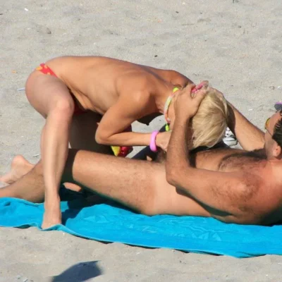 Жена на пляже