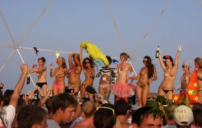 Фестиваль казантип девушки топлесс