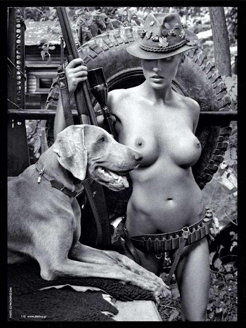 Красивые собаки с девушками ню