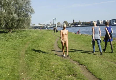 Прогулка голышом