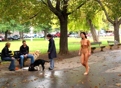 Голые эксгибиционистки