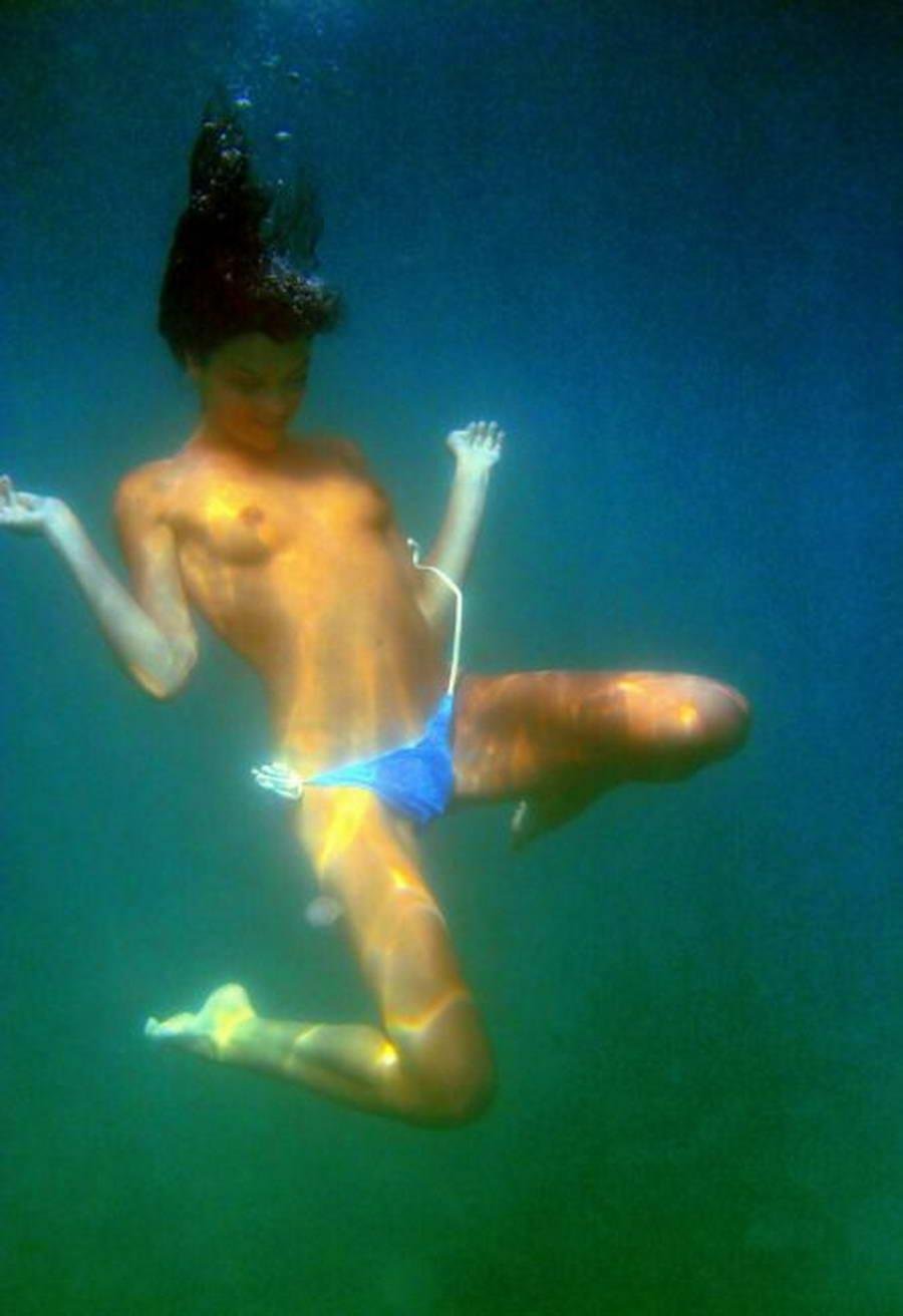 Подводное эротическое шоу