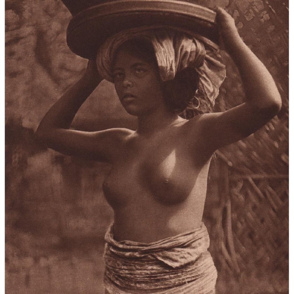 Голая женщин