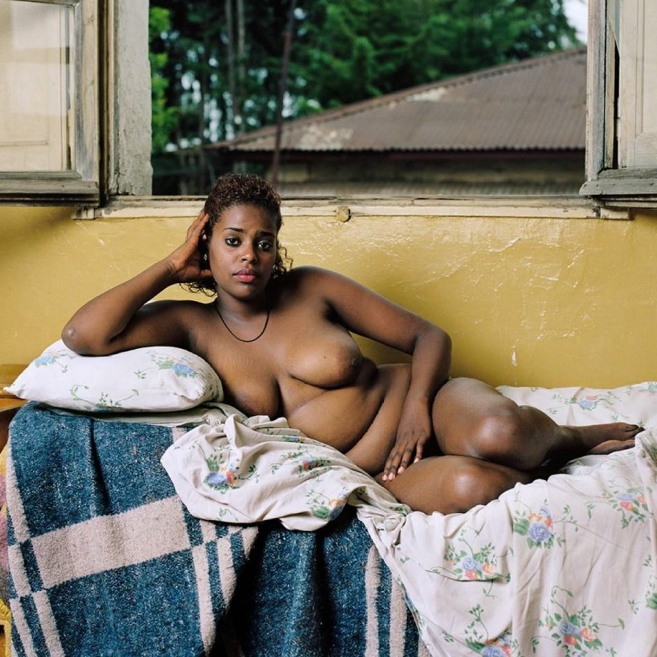 Темнокожая девушка